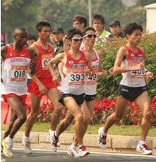 Kitaoka keeps running in the pacemaking top group to lead the race