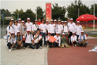 People from NTN (China) Investment Corporation (Shanghai and Guangzhou) and Guangzhou NTN-Yulon Drivetrain Co., Ltd. kept cheering up Kitaoka during the race