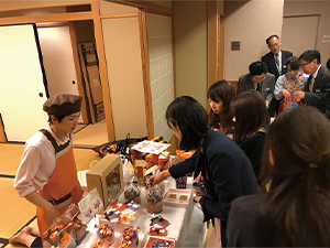 焼き菓子やキャンドルなどすべて手作りのハロウィンギフトを販売