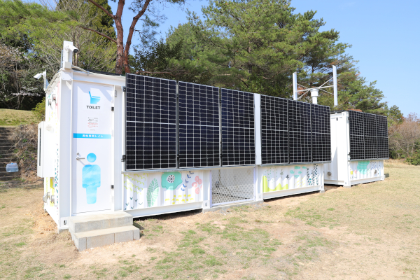 多度山上公園（三重県桑名市多度町）にエコトイレとして設置された「N3エヌキューブ」