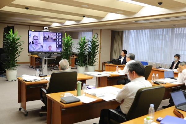 本社会場の様子