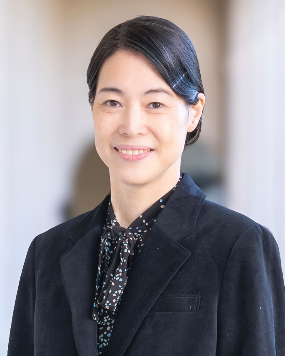 写真：関西学院大学商学部長・教授・商学博士　阪 智香 様