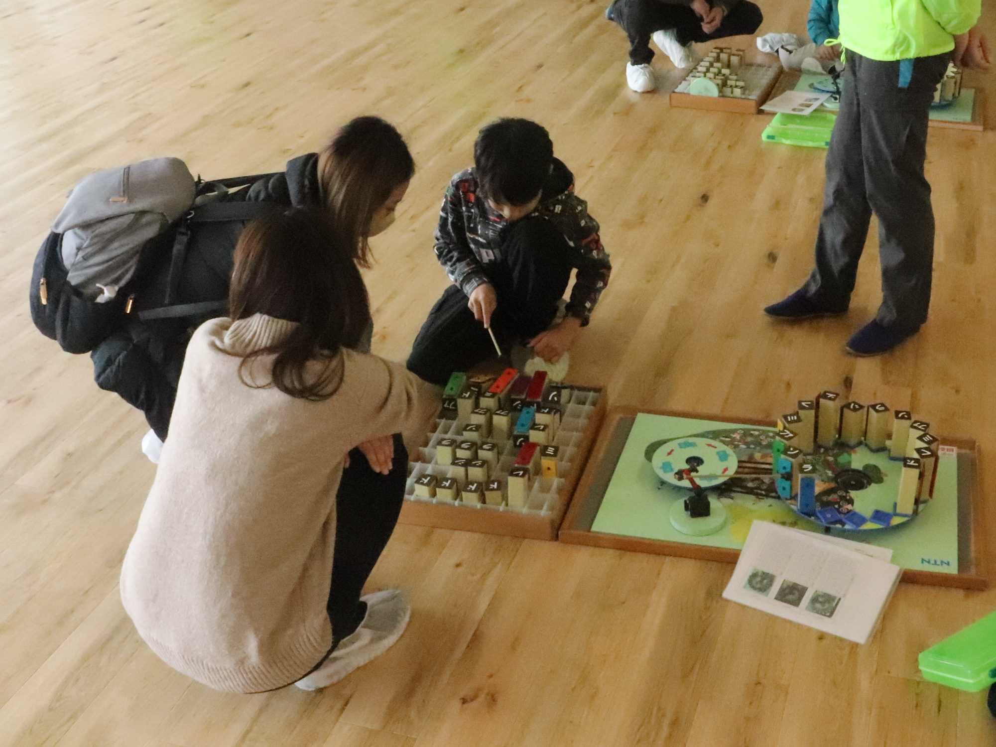 回る学校での「回る楽器職人」の様子