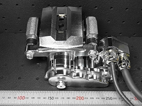 写真：パーキング機能付き電動ブレーキシステム(2)
