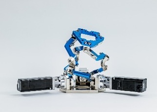 写真:手首関節モジュール「i-WRIST」