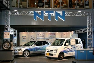 写真：磐田市公用車として実証実験中のコンバートEVを展示
