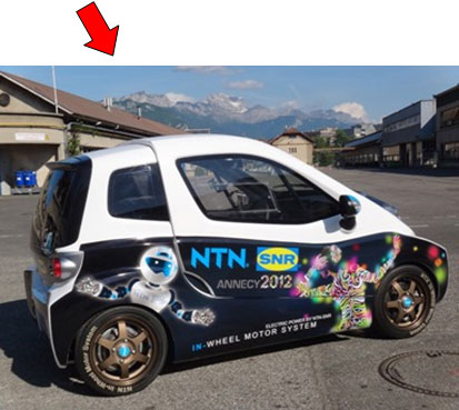 写真：二人乗り小型EV