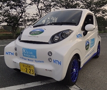 写真：インホイールモータを搭載した二人乗り超小型EV
