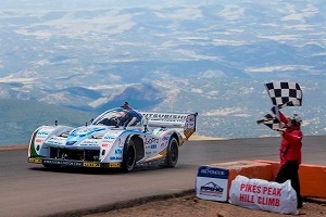 3位でフィニッシュした「Team APEV with モンスタースポーツ」チーム
