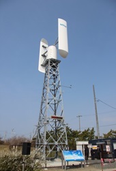 設置された小形風車(10kW)