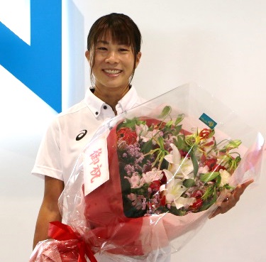 写真：帰国後の園田選手