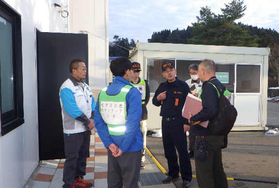 写真:移動型独立電源「N3 エヌキューブ」を用いた循環式水洗トイレ