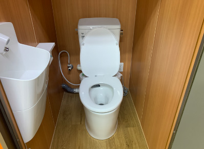 写真:能登町に設置した軽量構造の「N3 エヌキューブ」(空飛ぶトイレ)