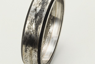 写真：円筒ころ軸受の外輪